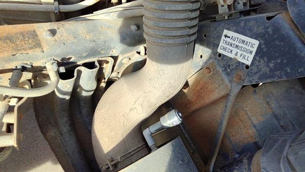 1992-1998 Isuzu Npr Air Intake Tube From Filter Box Oem 4Bd2 3.9L Damaged — photo 3