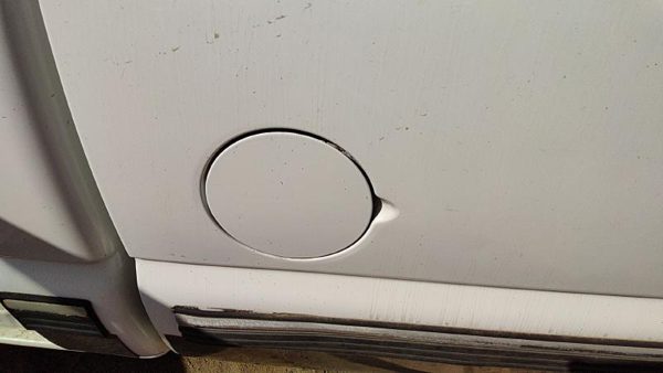 99-07 Silverado 1500 Fuel Tank Door With Hinge Gas Lid Oem Filler White 50U — photo 2