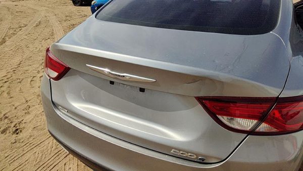 2015 Chrysler 200 Trunk/decklid/hatch/tailgate Billet Silver Psc — photo 3