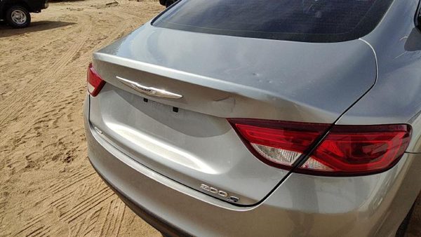 2015 Chrysler 200 Trunk/decklid/hatch/tailgate Billet Silver Psc — photo 1