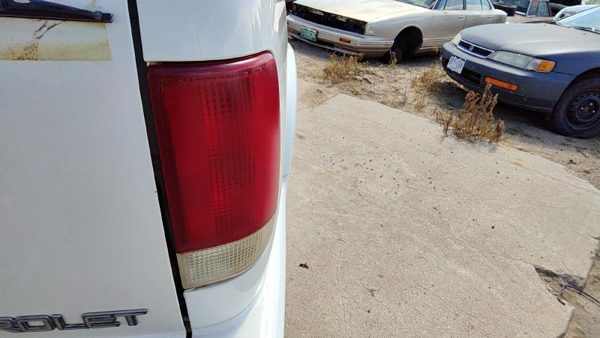 1999 Blazer S10/jimmy S15 Tail Light Assembly RH S10 — photo 3