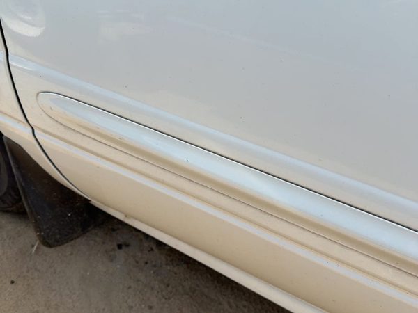 00-05 Lesabre Driver Left Front Moulding From Door Oem Trim Strip White 40U — photo 2