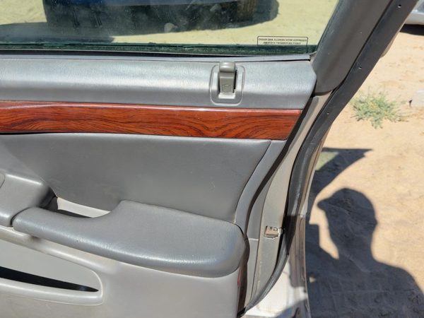 2005 Cadillac Deville Front Door Trim Panel RH Gray 142 — photo 2