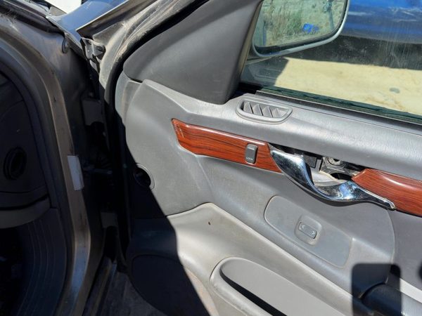 2005 Cadillac Deville Front Door Trim Panel RH Gray 142 — photo 5