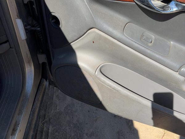 2005 Cadillac Deville Front Door Trim Panel RH Gray 142 — photo 7
