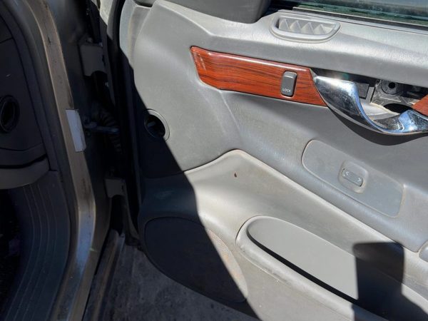 2005 Cadillac Deville Front Door Trim Panel RH Gray 142 — photo 8