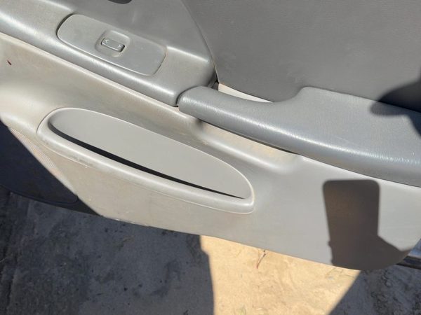 2005 Cadillac Deville Front Door Trim Panel RH Gray 142 — photo 9