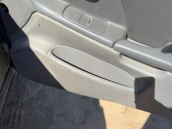 2005 Cadillac Deville Front Door Trim Panel RH Gray 142 — photo 10