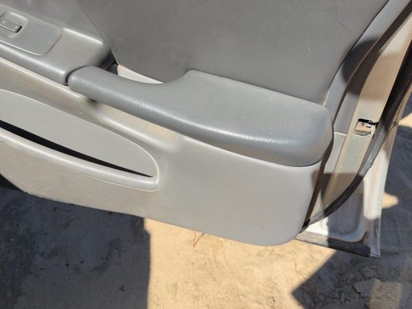 2005 Cadillac Deville Front Door Trim Panel RH Gray 142 — photo 11