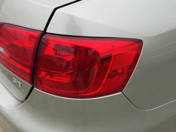 2011-2014 Vw Jetta Passenger Right Outer Tail Light Brake Lamp Oem Rear — photo 1