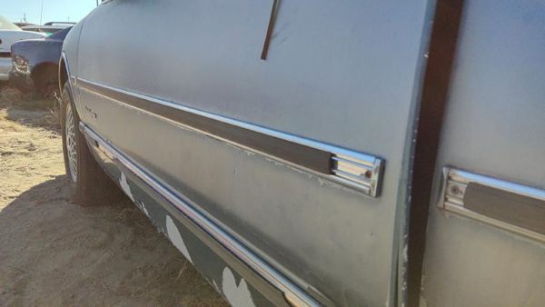 1989 Oldsmobile Cutlass Supreme Front Door LH Blue 12397047 — photo 5