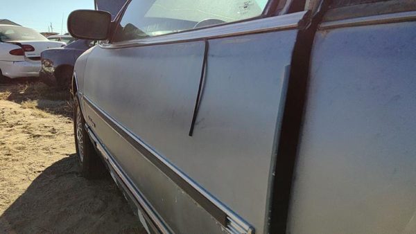 1989 Oldsmobile Cutlass Supreme Front Door LH Blue 12397047 — photo 4