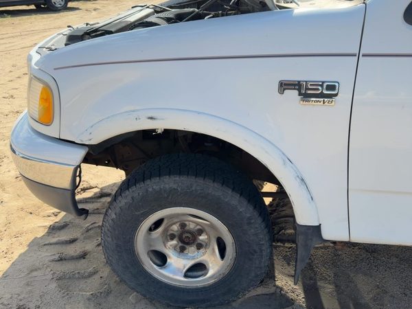 1997-2004 Ford F150 Driver Left Front Fender Oem White Yz F85Z16006Ca — photo 1