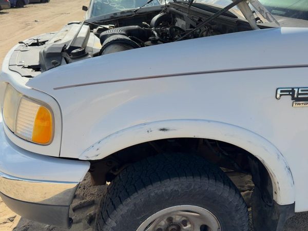 1997-2004 Ford F150 Driver Left Front Fender Oem White Yz F85Z16006Ca — photo 2