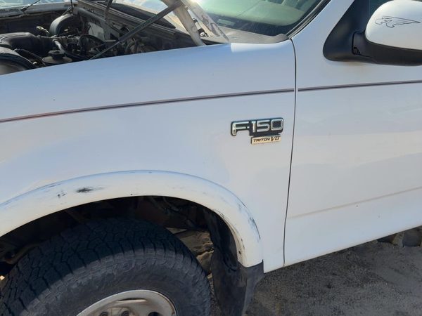 1997-2004 Ford F150 Driver Left Front Fender Oem White Yz F85Z16006Ca — photo 4