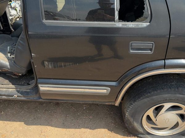 2001 Blazer S10/jimmy S15 Rear Door LH Black 41U — photo 1