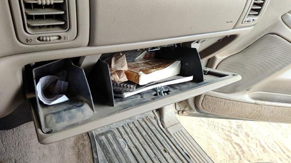 01-06 Silverado 2500 Glove Box Assembly Complete Door With Latch Oem Tan 52D — photo 3