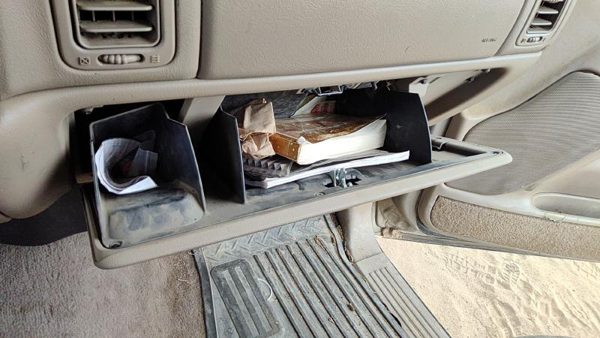 01-06 Silverado 2500 Glove Box Assembly Complete Door With Latch Oem Tan 52D — photo 4