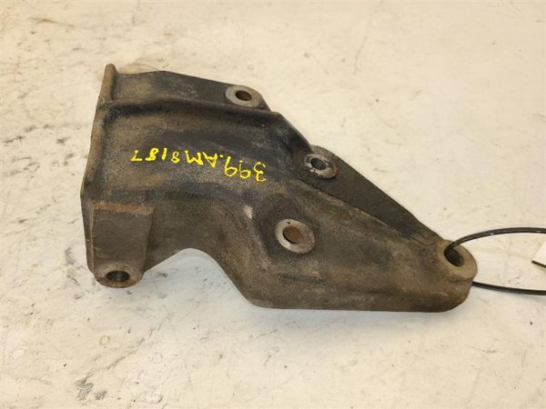 1987 Wrangl Misc. Engine Part RH Wrangler Passenger Right Motor Mount Bracket — photo 2
