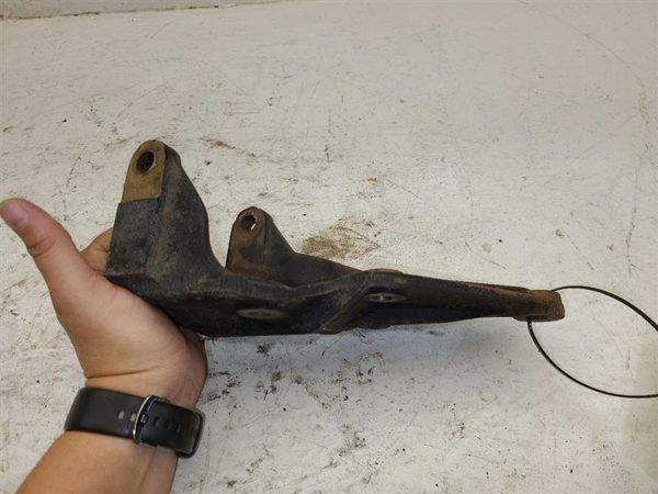 1987 Wrangl Misc. Engine Part RH Wrangler Passenger Right Motor Mount Bracket — photo 5