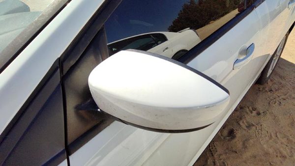 2018 Ford Focus Driver Left Power Side Mirror Door Mounted Oem White Yz — photo 1