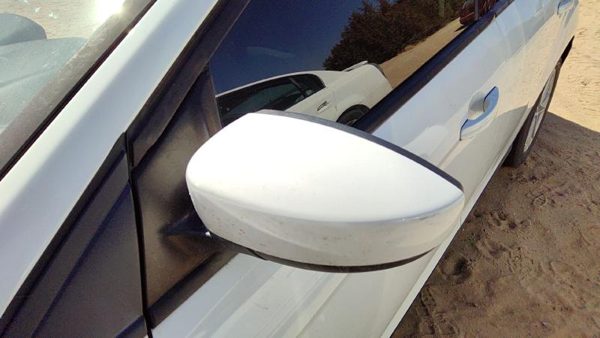 2018 Ford Focus Driver Left Power Side Mirror Door Mounted Oem White Yz — photo 2