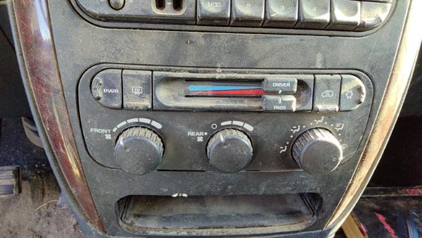 2001-2002 Dodge Caravan Temperature Control Module In Dash Heater Ac Head Unit — photo 2