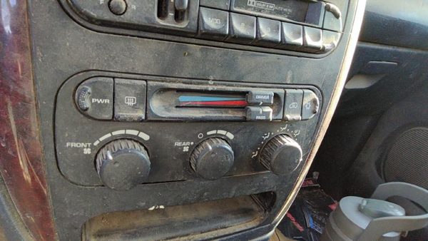 2001-2002 Dodge Caravan Temperature Control Module In Dash Heater Ac Head Unit — photo 3