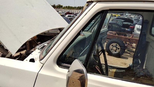 81-86 Dodge Ram W250 Driver Left Front Vent Window Small Door Glass With Frame — photo 1