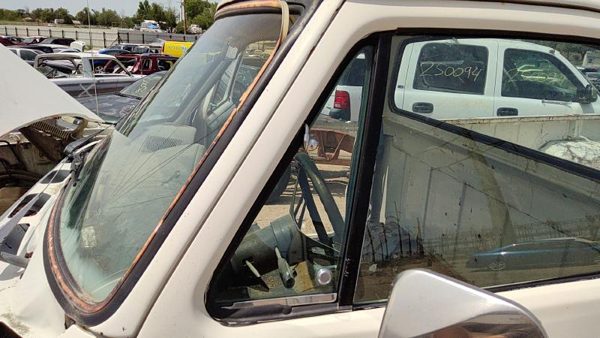 81-86 Dodge Ram W250 Driver Left Front Vent Window Small Door Glass With Frame — photo 5