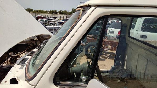 81-86 Dodge Ram W250 Driver Left Front Vent Window Small Door Glass With Frame — photo 3