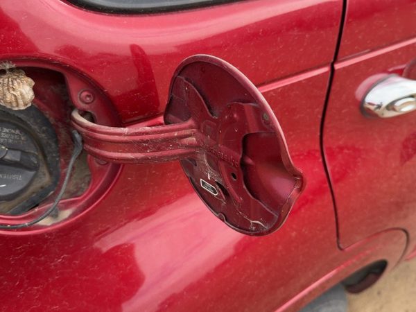 09 Pt Cruiser Fuel Tank Door With Hinge Gas Lid Oem Filler Inferno Red Prh — photo 5
