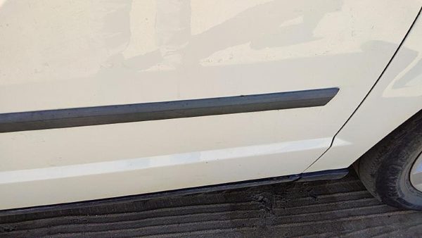 2008 Dodge Grand Caravan Passenger Right Front Moulding From Door Oem Trim Strip — photo 6