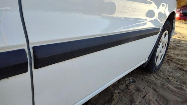 2004-2007 Ford Freestar Passenger Right Front Moulding From Door Oem Trim Strip — photo 2
