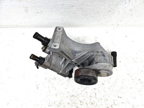 2005 Buick LeSabre Alternator Bracket — photo 2