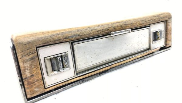 1984 Cadillac Deville Passener Right Front Door Window And Lock Switch With Trim — photo 4