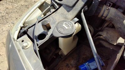 99-07 Sierra 2500 Hd Windshield Washer Fluid Reservoir With Pump Oem Wiper Tank