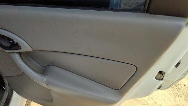 00-03 Focus Station Wagon Passenger Right Rear Inside Door Trim Panel Switches — photo 2