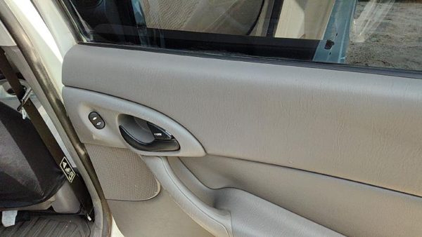 00-03 Focus Station Wagon Passenger Right Rear Inside Door Trim Panel Switches — photo 4