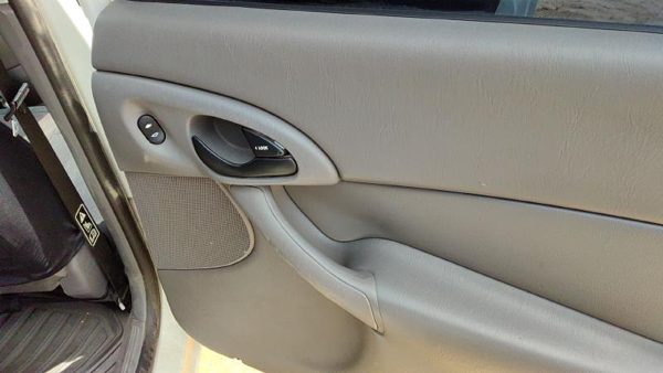 00-03 Focus Station Wagon Passenger Right Rear Inside Door Trim Panel Switches — photo 5