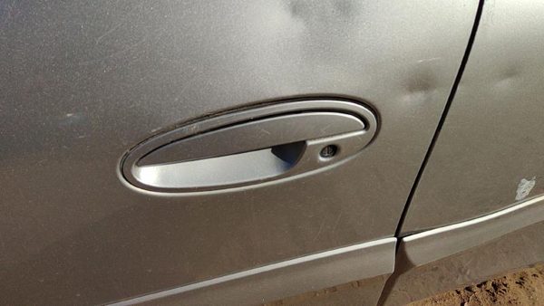 2000-2005 Pontiac Bonneville Driver Left Front Outside Door Handle Silver 67U — photo 3