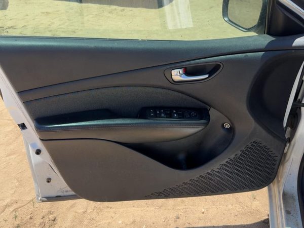 2013 Dodge Dart Driver Left Front Door Trim Panel With Master Switch Black B7X9 — photo 1