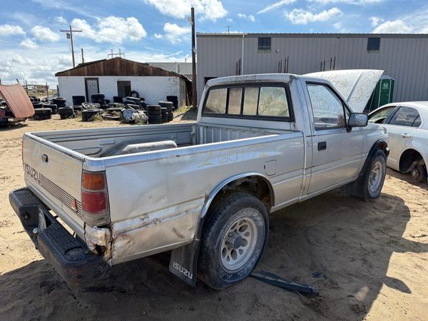 1991 Isuzu Pickup — vehicle photo 6