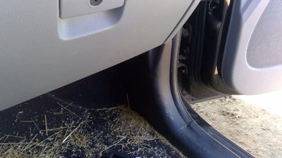 11-12 Kia Sorento Passenger Right Lower Kick Trim Panel Oem Black Eb