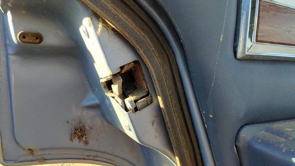 1984 Deville Sedan Driver Left Rear Door Latch With Rods/cables Oem Back — photo 2
