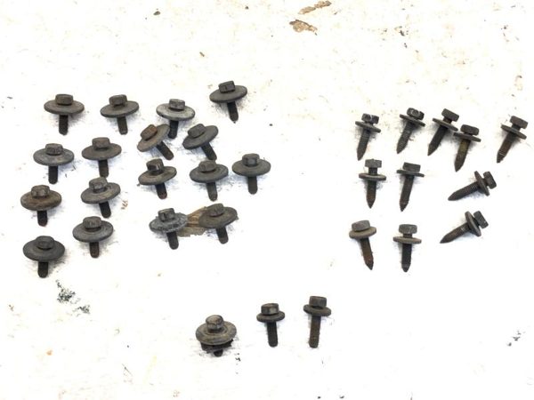 1986 Chevy Corvette C4 Set Of Bolts For Inner Fender Oem Hardware — photo 1