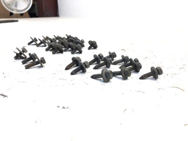 1986 Chevy Corvette C4 Set Of Bolts For Inner Fender Oem Hardware — photo 5