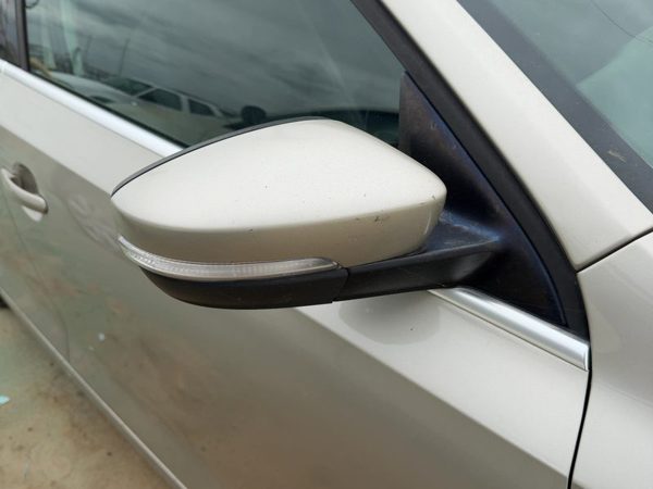2011-2016 Vw Jetta Passenger Right Power Side Mirror Door Mounted Oem Beige — photo 1