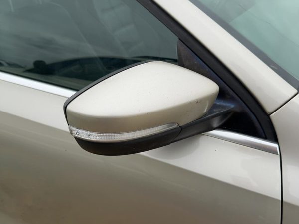 2011-2016 Vw Jetta Passenger Right Power Side Mirror Door Mounted Oem Beige — photo 5