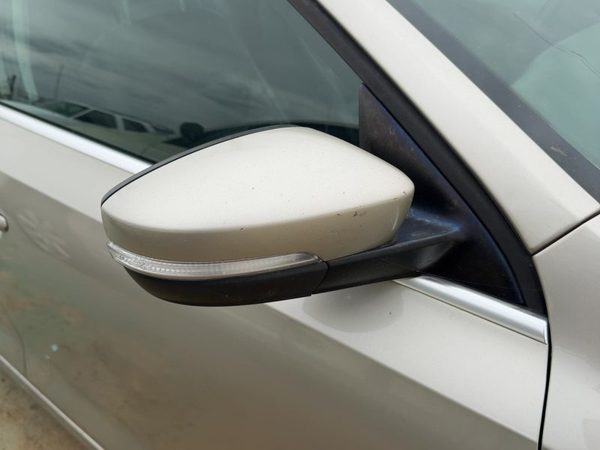 2011-2016 Vw Jetta Passenger Right Power Side Mirror Door Mounted Oem Beige — photo 4